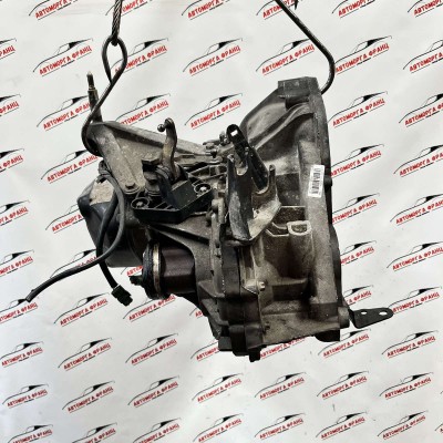 Ръчна скоростна кутия Nissan Micra K12 1.2i 820024 / 8200137170