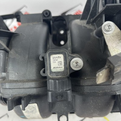 Всмукателен колектор Opel Corsa D 1.0i 55563676