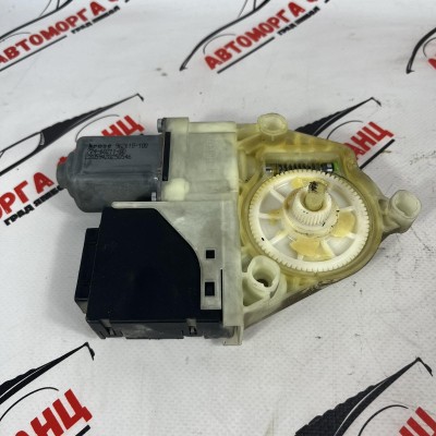 Дясно моторче за стъклоповдигач Volkswagen Passat 6 980856-131 / 1K0959704AB